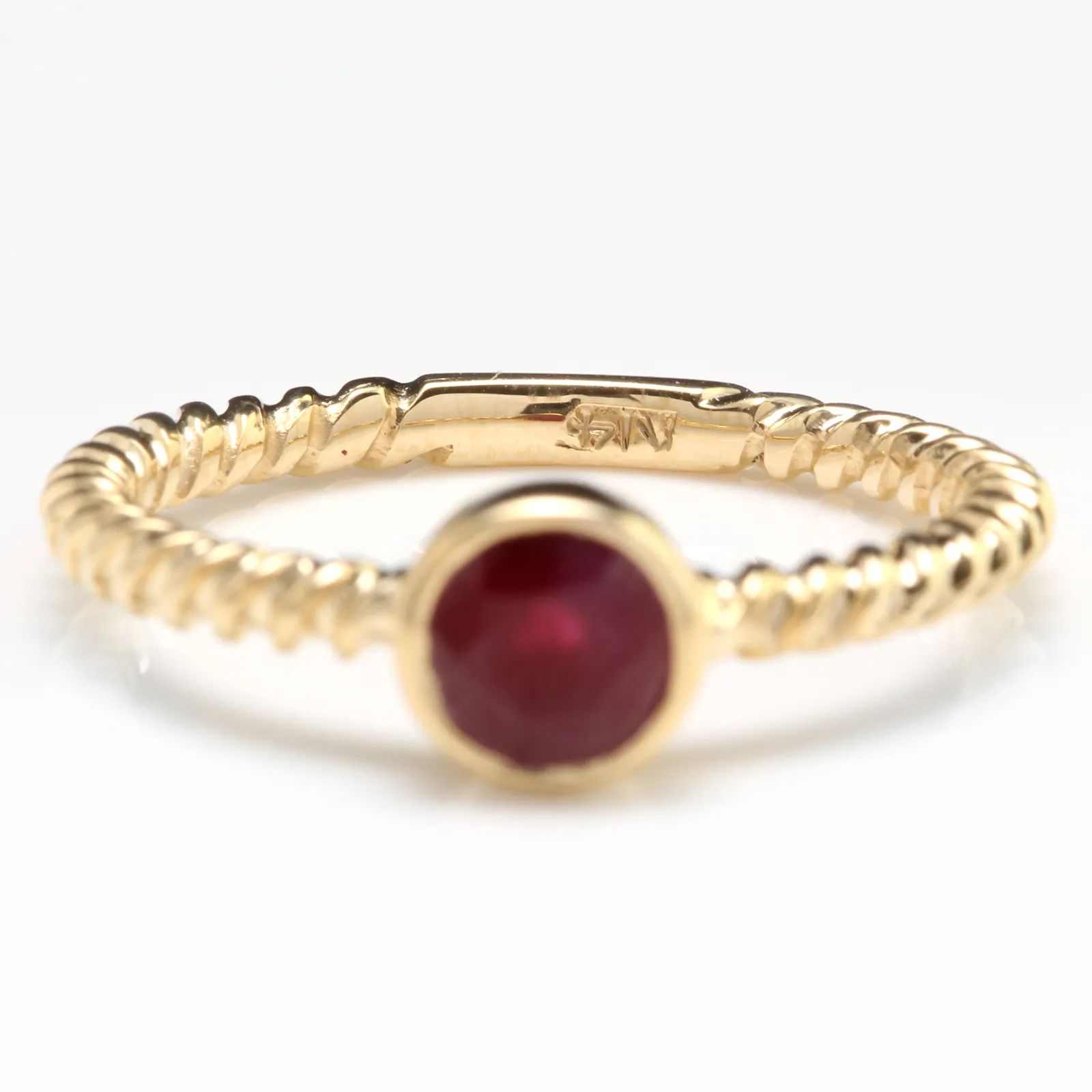 0.80 Carats Exquisite Natural Ruby 14K Solid Yellow Gold Ring