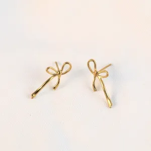 Amara - Stud Bow Earrings