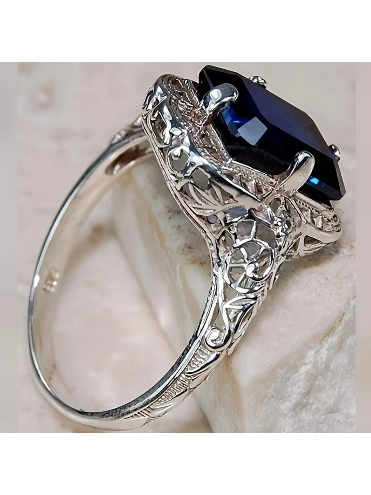 Fashionable Vintage Hollow Out Ring