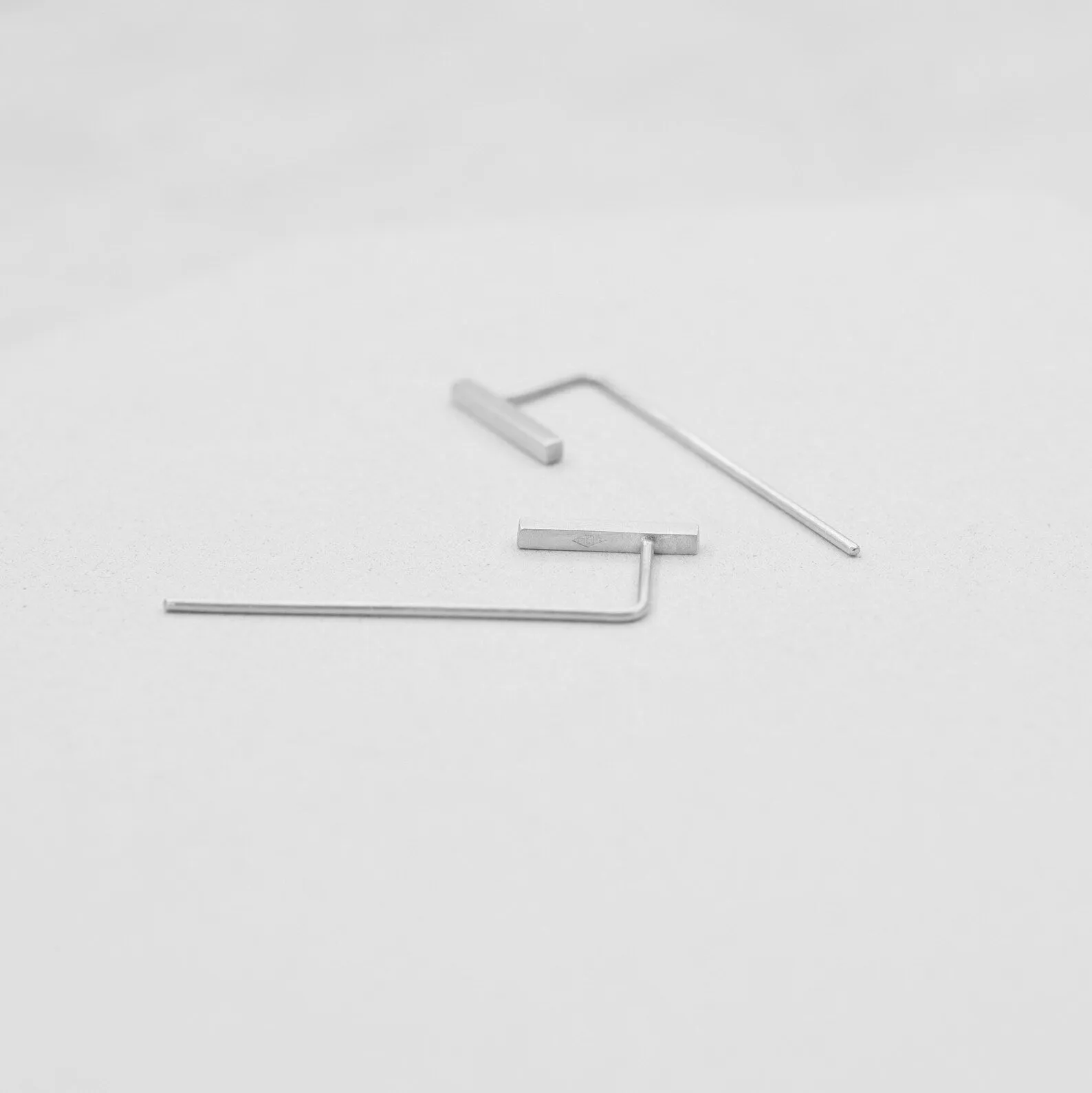 Minimalistic slim bar earrings N°11