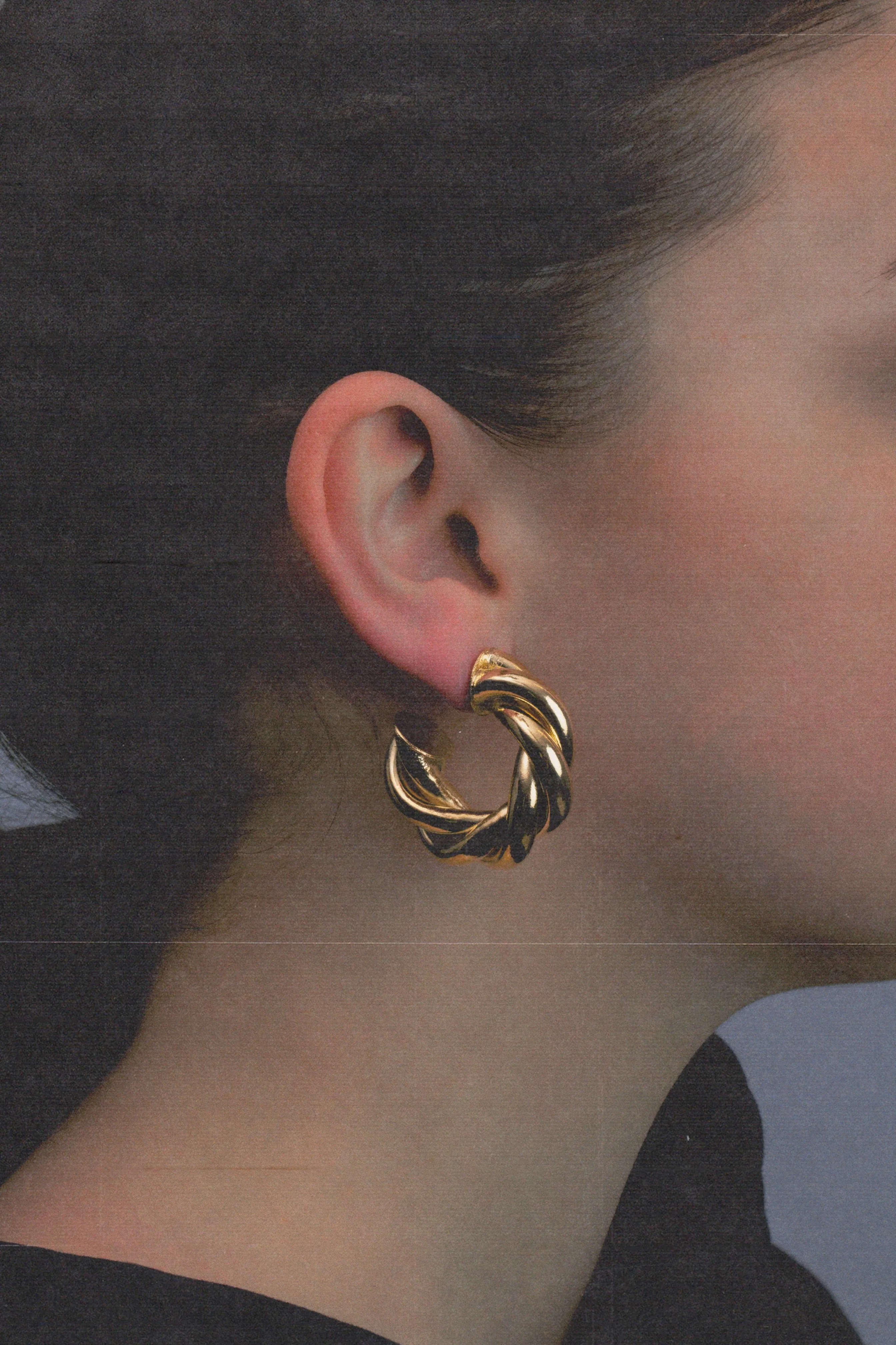 THE HARPER TWISTED HOOP EARRINGS